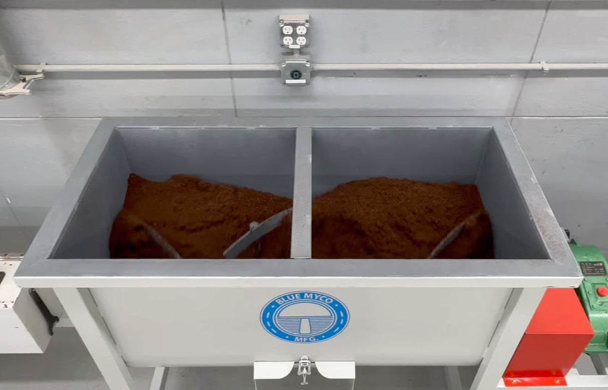 400L Batch Ribbon Mixer With Water Bar loaded