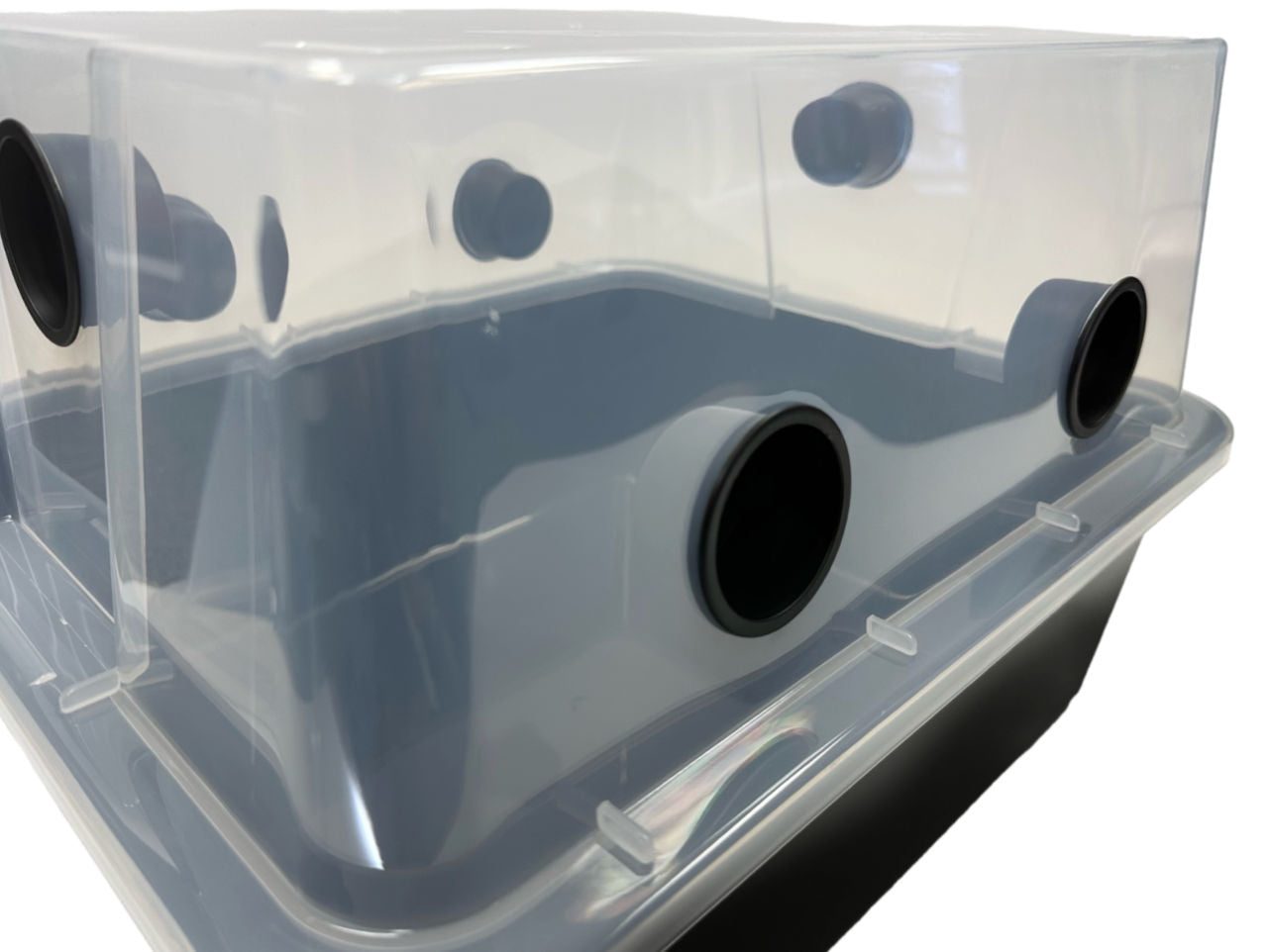 Grower's Select MEDIUM Mushroom Monotub Fruiting Chamber 44Q Close up